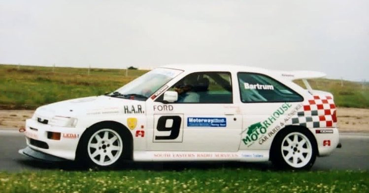 Thundersaloons's tweet photo. From the Archive: Ford Friday ☀️🥵 

🏁    Dave Bartrum 
🛞    Ford Escort RS Cosworth 2.0T 
📍    Snetterton
 📅   1998 season 
🚦    Ford Saloon Car Championship

#FordFriday | #Snetterton | #VectaFords | #FastFords 

(📸 A. Glenister) https://t.co/TcaMvlJ0cp
