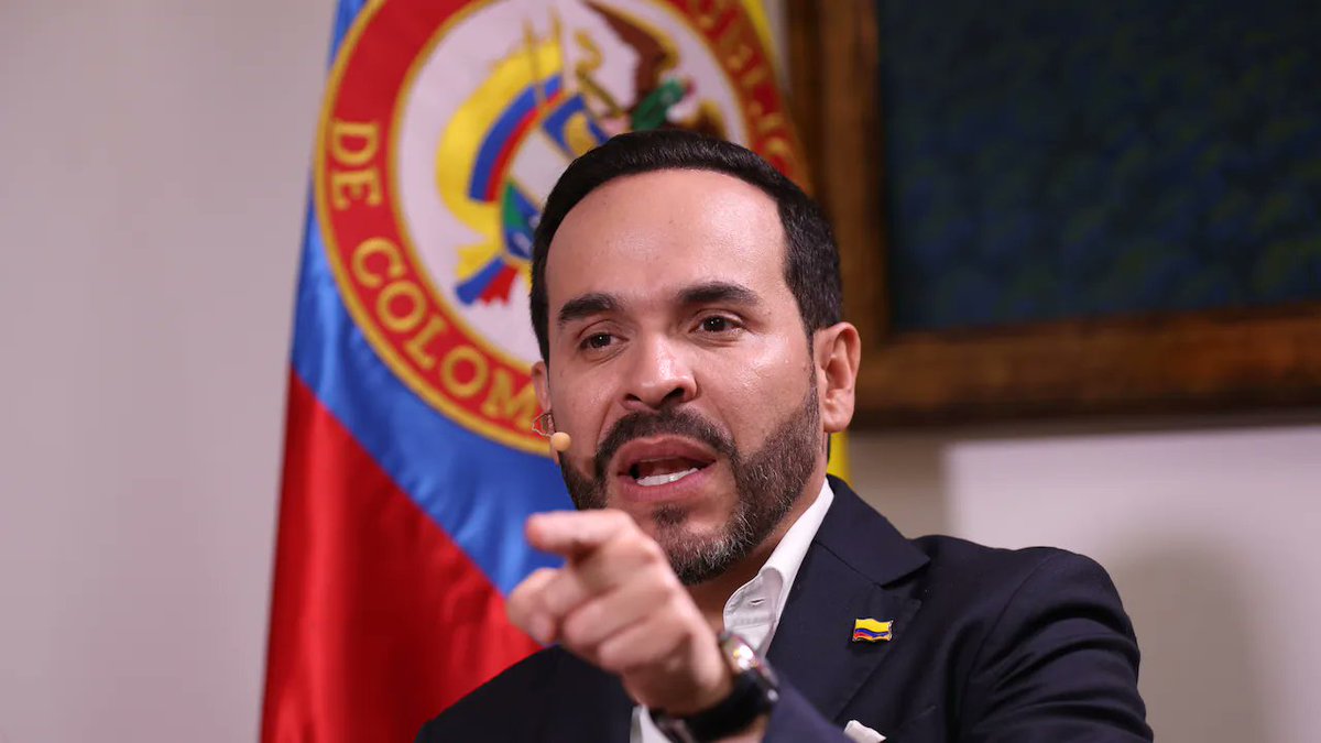 AnibalGarzon's tweet photo. Cuba es país de paz para Colombia, donde se firmó el acuerdo entre el gobierno y las FARC y se han llevado a cabo negociaciones de paz con el ELN. Y ahora el fascista y paramilitar Abelardo de la Espriella ordena cerrar la embajada de Colombia en Cuba. Un Presidente de la Guerra https://t.co/dB7jjjNbEX