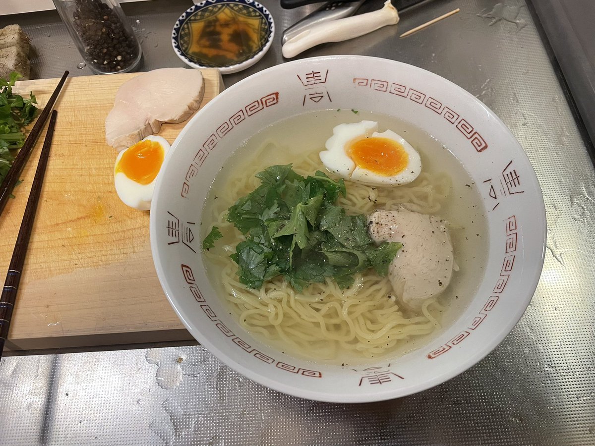ahiru88jp's tweet photo. 深夜の塩ラーメン https://t.co/QTxXfqg2Me