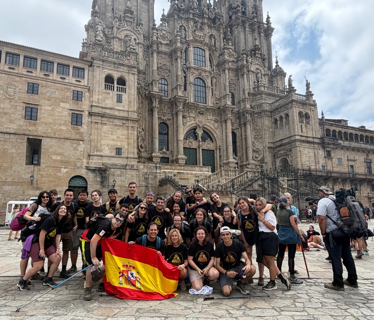 RocioGAlcantara's tweet photo. 🙌🏻 Acompañando a los 27 jóvenes de Alcobendas en la etapa final de su peregrinaje a la catedral de Santiago de Compostela.

⛪️ A mi llegada a la alcaldía ofrecimos como actividades de verano desde @Alcobendas_Imag hacer 7 días de Camino de Santiago y está siendo un éxito. https://t.co/7GKc9YNJEZ