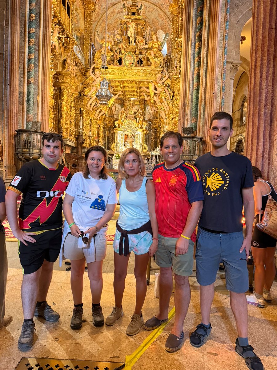 RocioGAlcantara's tweet photo. 🙌🏻 Acompañando a los 27 jóvenes de Alcobendas en la etapa final de su peregrinaje a la catedral de Santiago de Compostela.

⛪️ A mi llegada a la alcaldía ofrecimos como actividades de verano desde @Alcobendas_Imag hacer 7 días de Camino de Santiago y está siendo un éxito. https://t.co/7GKc9YNJEZ