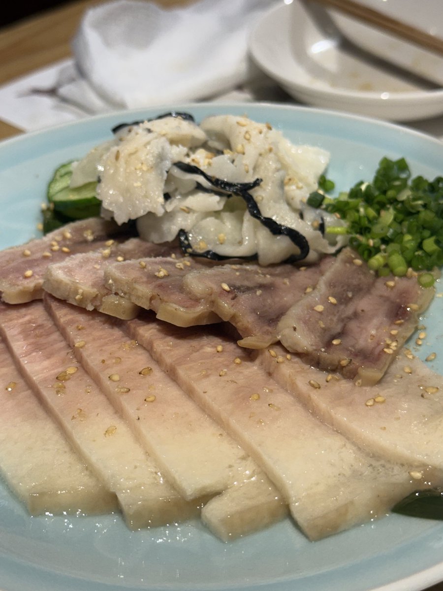 hanohanon's tweet photo. こんばんは
ダーリンとお友だちと4人で飲み会🍻　新鮮なクジラ料理がめっちゃおいしかった😋  車の話や旅の話 名物料理や温泉、ほんと彼らは旅情報の宝庫だねー。またやりましょうね(^^ /" https://t.co/oIAggg7ukY