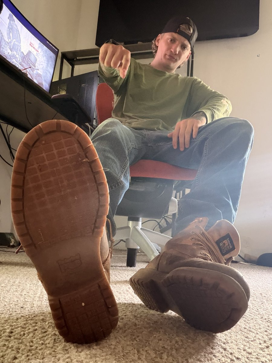 AlphaJ99's tweet photo. Crawl to my soles and lick https://t.co/j3UwiZNPhM