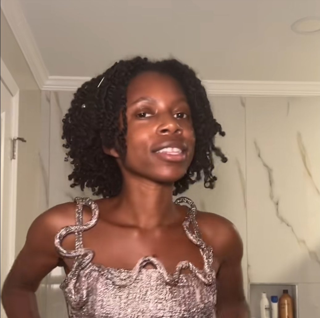 sierruuuuhhhh's tweet photo. this woman is fully capable of styling her natural hair. she knows she looks a mess in those videos, and that's the whole point bc she's rage baiting and yall are falling for it and turning her into disingenuous think pieces. https://t.co/9DTlTrmeTN