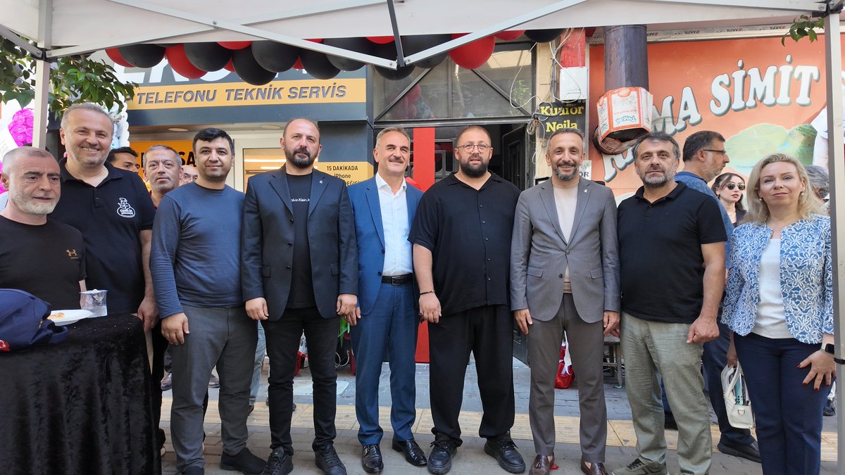 GemlikAkparti's tweet photo. 📍Yeni İşyeri, Yeni Umutlar 

İlçe Başkanımız Sn. Mehmet Taşar ve  Yöneticilerimizle;

Gemlik'te Hayat &amp; Obuz Medya İşyeri açılışına eşlik ettik.

İşyeri sahibi Oğuzhan Obuz Beyefendiye, yeni işyerinin hayırlı ve bereketli olmasını diliyoruz. https://t.co/dh1Mz3dWjd