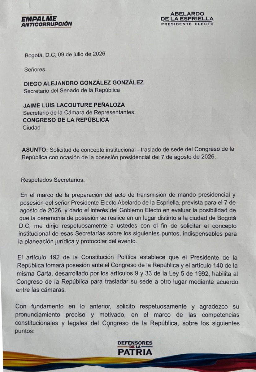 AnaErazoR's tweet photo. 🚩Prepárense para acostumbrarse al estilo del próximo presidente de Colombia: la improvisación y la ignorancia absoluta sobre el funcionamiento del Estado.

Al parecer, @ABDELAESPRIELLA apunta a ser el primer bufón de la nación. Primero anunció como un hecho que se posesionaría en una guarnición militar, al tiempo que los medios rápidamente lo dieron por sentado. Posteriormente, al darse cuenta de que la logística de la posesión es una competencia del gobierno de @petrogustavo y de que, constitucionalmente, la posesión presidencial se realiza ante el Congreso de la República, siendo el Legislativo el competente para establecer ese procedimiento, su “equipo” de “empalme” procedió a preguntar y a solicitar conceptos sobre si la barrabasada que profirió @ABDELAESPRIELLA era posible o no.

Estamos ante el “estilo” de gobierno del presidente del show y del circo mediático: primero anuncia y después pregunta el cómo, el porqué y el cuándo de las cosas.

Esto ocurre cuando se elige un presidente por videos hechos con inteligencia artificial y no por propuestas ni por un proyecto de país.