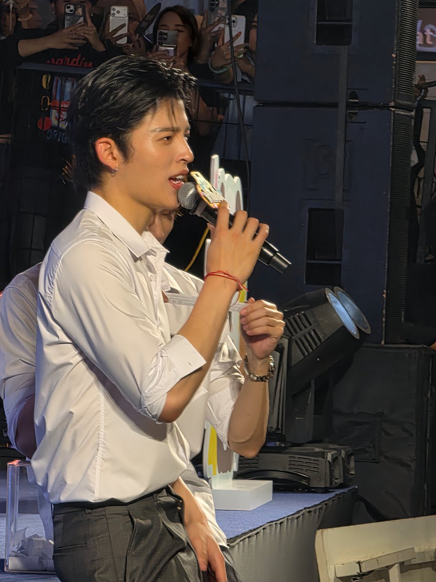 Creammy2804's tweet photo. ขอพื้นที่ระบายหน่อย มันไม่ไหวแล้วอ่าา😭😭😭 มันเป็นโมเม้นเล็กๆน้อยๆมากก แต่เรากลับมีความสุขที่สุดในชีวิต ครั้งนี้เป็นการเจอกันที่ใกล้ที่สุด แต่ก็เหนื่อยที่สุดเช่นกัน เพราะไม่มีที่สำหรับเราและพี่ๆที่น่ารักอีกหลายๆคน    มีต่อ...
#MoshiMoshixPondPhuwin https://t.co/xHW3pk0Qlu