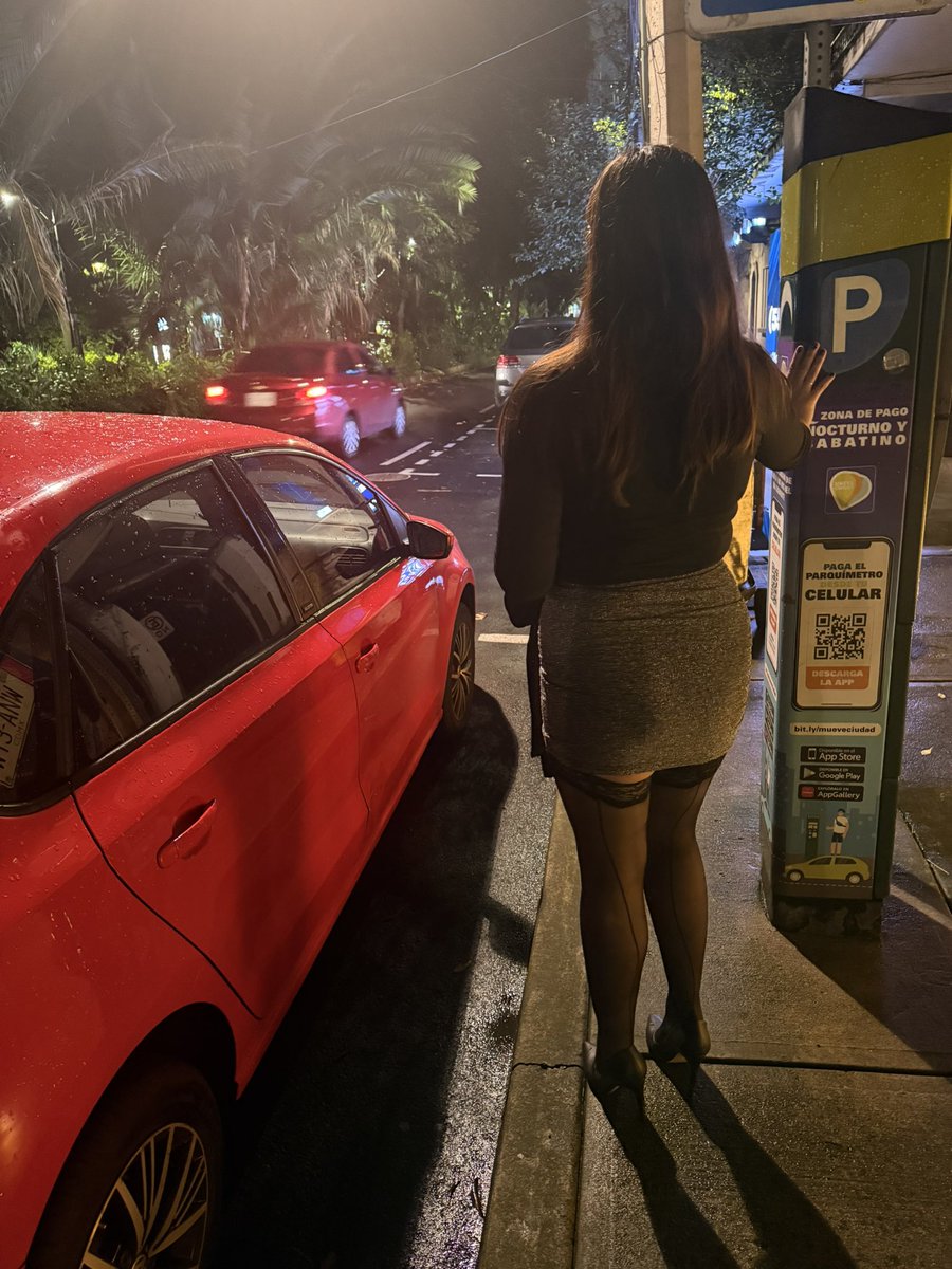 aehotwife's tweet photo. ¿Hay machos por aquí con ganas de una puta hambrienta está noche?

😏🙊😈🍑🔥🍆👠 https://t.co/Ubc9B8eMSL
