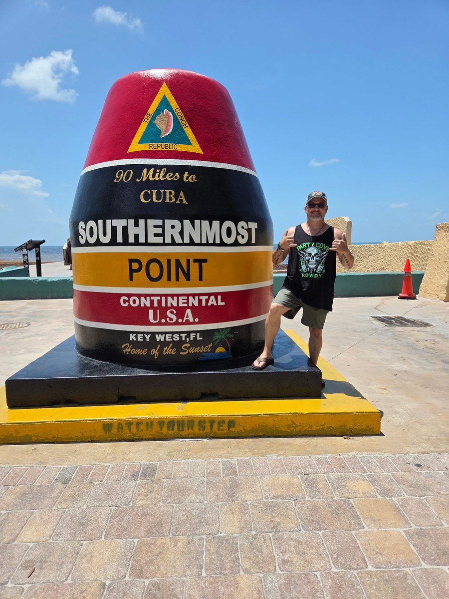 TheAceofShades's tweet photo. ROWDY Tank spotted in South Florida ๐ง... ๐ at the Southernmost Point in Key West ๐ดโ๏ธ๐ช๐๐ค Hell Yeah Brother ๐ป Thanks for sportin the team ๐ The sharks are ROWDY down there ๐๐ฆ ๐ค๐
#PartyCove #PartyCoveBand #ROWDY #ROWDYTank #HeavyPopPunk #KeyWest #Florida #SouthFlorida https://t.co/BBZ8VK6EtB