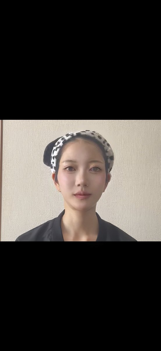 moon_10__'s tweet photo. @mariny1212 輪郭もめちゃくちゃ綺麗ですしパーツもすごく整っててめちゃくちゃ美人さんです😭！
メイクや髪型が、なりたい形とアンマッチなのもあるかなと思います💦
勝手に加工して申し訳ないのですが、リップは輪郭をぼかす艶々系にしてアイラインをもう少し目の形に沿って引く https://t.co/THRsNZWIQo