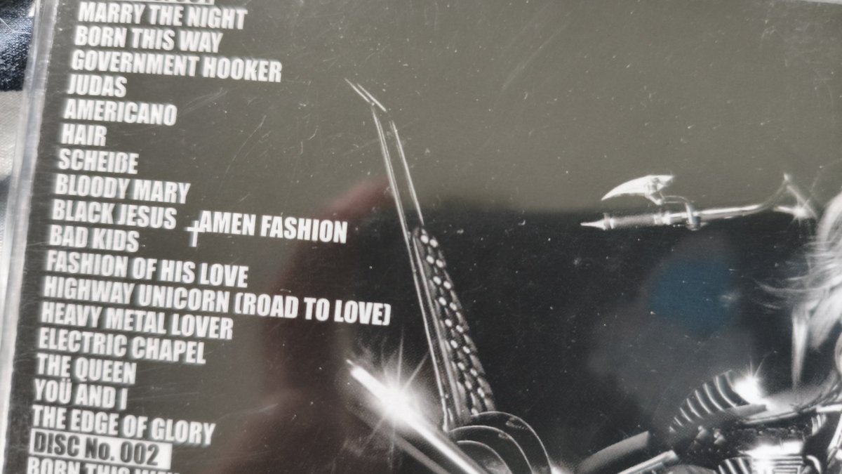 blurwho's tweet photo. @igrolinho meu tfm deluxe é primeira tiragem e meu btw deluxe tbm, inclusive tem um erro na † do black jesus, acho um charme https://t.co/LLqtpKckZz