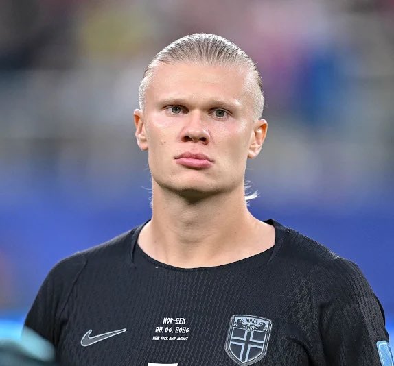 somoschisme's tweet photo. 📍¿Que opinan de esta imitación de Erling Haalandd que hizo Momi Giardina? ✍️ #Chisme 👀 https://t.co/aTlLP8eEc3