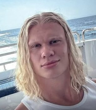 somoschisme's tweet photo. 📍¿Que opinan de esta imitación de Erling Haalandd que hizo Momi Giardina? ✍️ #Chisme 👀 https://t.co/aTlLP8eEc3