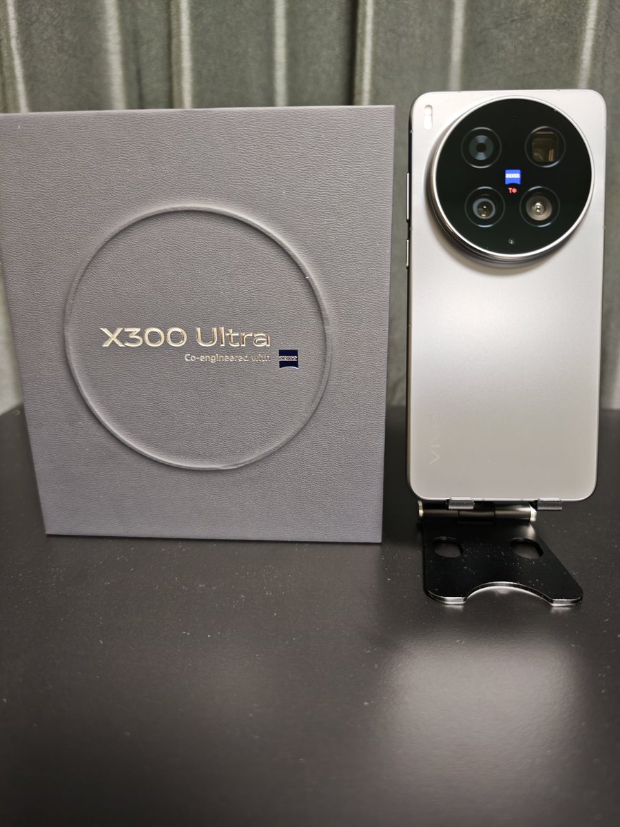 Masa_9100's tweet photo. vivo X300 Ultra 着弾！

今回初めてまめこさん(@Mameko_Mobile)から購入させて頂きました

私はスマホはケース無し運用なので大事に使おうと思います… https://t.co/yMXGyNGFiQ
