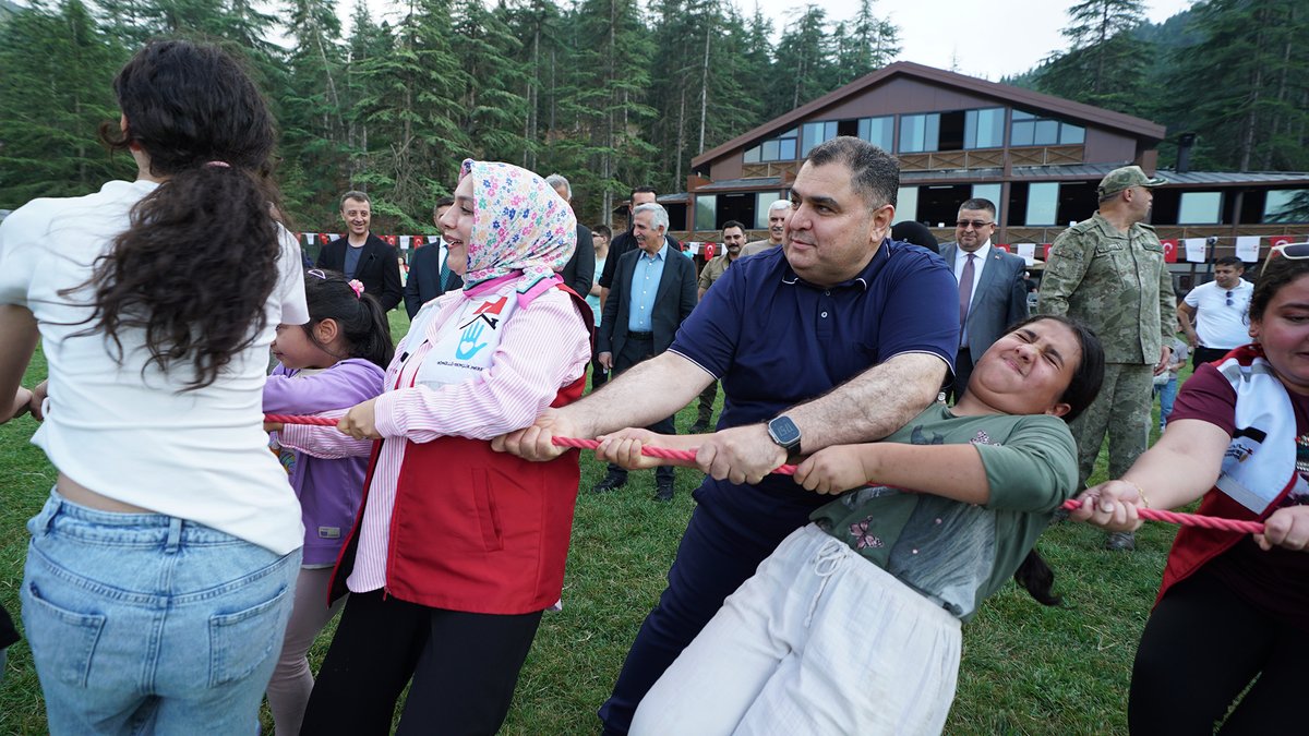 Memleket461's tweet photo. ŞEHİT VE GAZİ ÇOCUKLARININ KARNE SEVİNCİ BAŞKONUŞ’TA YAŞANDI
Kahramanmaraş Büyükşehir Belediyesi öncülüğünde düzenlenen karne etkinliğinde şehit ve gazi çocukları Başkonuş Yaylası’nda,  unutulmaz bir gün yaşadı.  https://t.co/p4wKI9DOiq https://t.co/DF2tB4xXmC