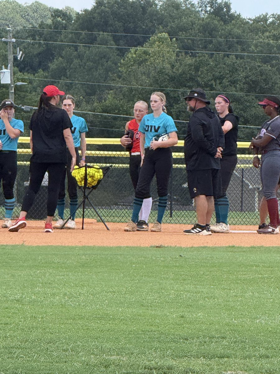 MakFoster2029's tweet photo. Thank you to all the coaches who came out to the @d1vision_sb camp. I really love the energy coaches bring at these events- such a reminder for me to bring it too. You all make it easy to warm right up and jump into it. Thank you for your feedback and support. The outfield drills were my favorite. 

@dorianedwards_ @coachNat21 @CreekviewSB @MaxPreps @DiamondAddicts @TOP_D1RECRUITS @MercerUSoftball @UGASoftball @chelsw20 @SouthernMissSB @UWGSoftball @FrizellRiley @SPestrak @AuburnSoftball @CoachKuhlmeyer @CoachKrysiak @mborden22 @CoachJMaloney