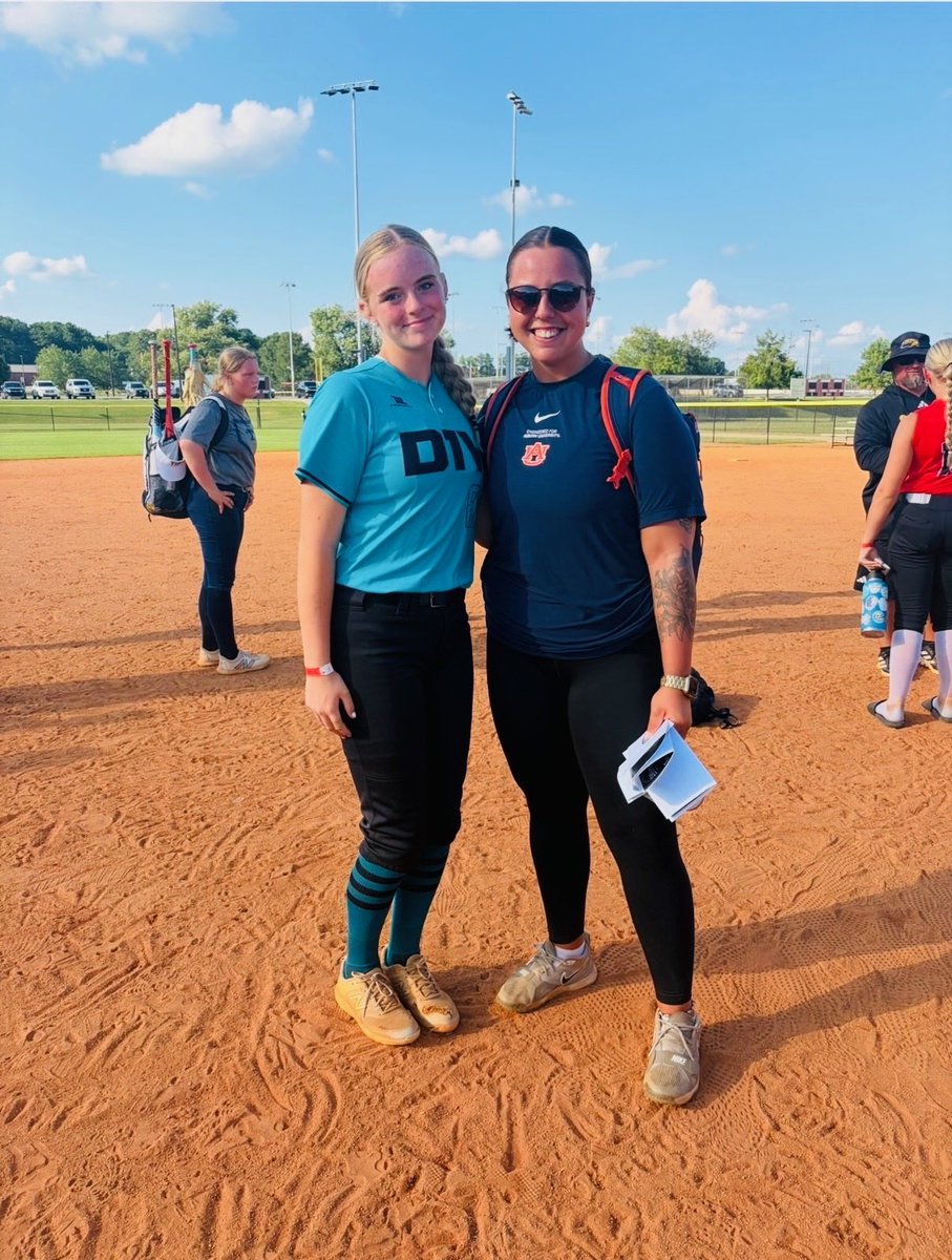 MakFoster2029's tweet photo. Thank you to all the coaches who came out to the @d1vision_sb camp. I really love the energy coaches bring at these events- such a reminder for me to bring it too. You all make it easy to warm right up and jump into it. Thank you for your feedback and support. The outfield drills were my favorite. 

@dorianedwards_ @coachNat21 @CreekviewSB @MaxPreps @DiamondAddicts @TOP_D1RECRUITS @MercerUSoftball @UGASoftball @chelsw20 @SouthernMissSB @UWGSoftball @FrizellRiley @SPestrak @AuburnSoftball @CoachKuhlmeyer @CoachKrysiak @mborden22 @CoachJMaloney