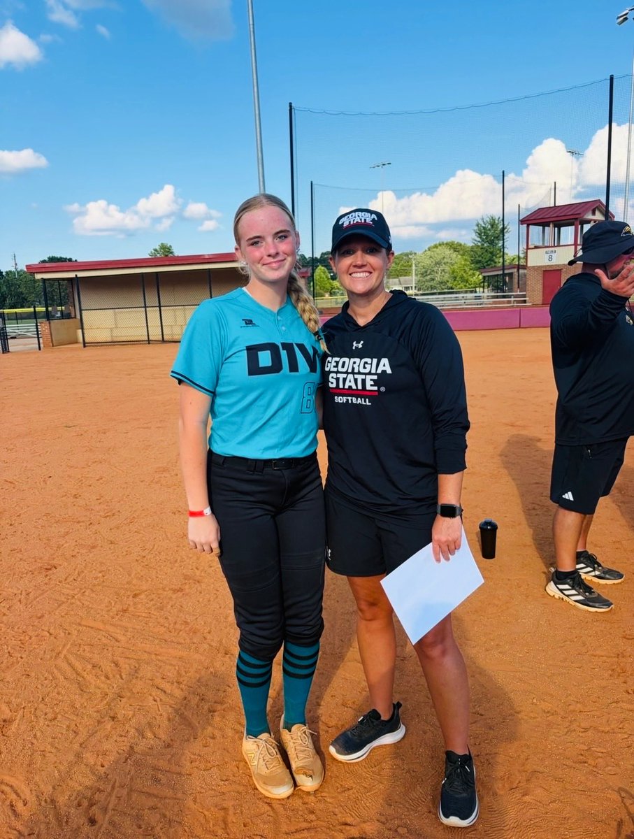 MakFoster2029's tweet photo. Thank you to all the coaches who came out to the @d1vision_sb camp. I really love the energy coaches bring at these events- such a reminder for me to bring it too. You all make it easy to warm right up and jump into it. Thank you for your feedback and support. The outfield drills were my favorite. 

@dorianedwards_ @coachNat21 @CreekviewSB @MaxPreps @DiamondAddicts @TOP_D1RECRUITS @MercerUSoftball @UGASoftball @chelsw20 @SouthernMissSB @UWGSoftball @FrizellRiley @SPestrak @AuburnSoftball @CoachKuhlmeyer @CoachKrysiak @mborden22 @CoachJMaloney