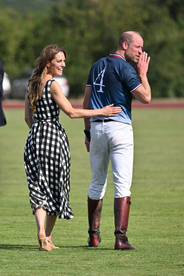 Canellelabelle's tweet photo. Catherine living her best polo wife life this Friday😂🥰😍
#PrinceandPrincessofWales https://t.co/9zWreOrQef