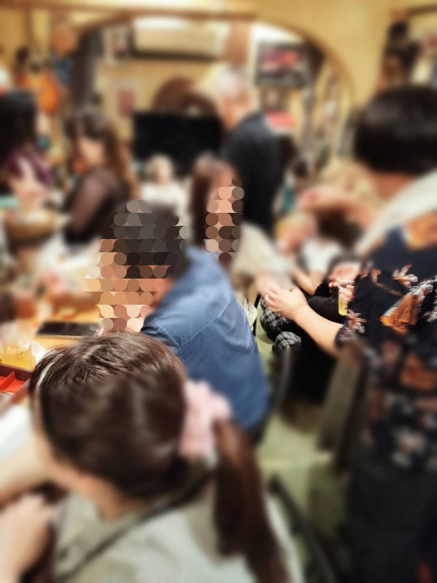 kabukicho_ubu's tweet photo. 今夜も沢山の方においでいただきありがとうございました！
狭くて暑くて、それでも譲り合いながら楽しんでいただけて感謝です。
ゲストのお二人もありがとうございました！
次回のゲストは周策さんです。
タグ付けできない人ばかりで・・すみません💦 https://t.co/e5n2IQRyEq