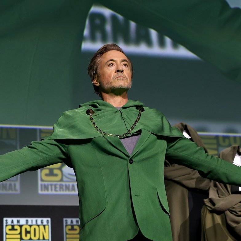 DominicTimes's tweet photo. Thor reportedly destroys a bridge between universes to stop Doctor Doom in 'AVENGERS: DOOMSDAY'.

Doom is said to smile...

Because that's exactly what he wanted.

( Via : @DavidBicoff ) https://t.co/LhOzXhLd3A