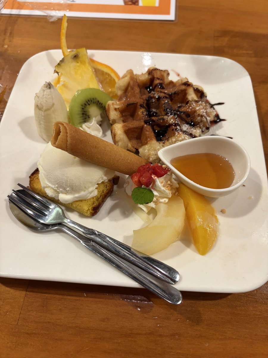yuuyyuuta's tweet photo. 歓迎会からただいま〜
いつもは真面目な人も飲み会ではめっちゃ面白いから笑いっぱなし😆
なのに〜😤
クソ親父が場の空気を悪くして、楽しい歓迎会も台無し😑
仕事の討論は会社でやってくれ💢
おもんないねん💢
ムカつくからデザート食べて紛らわせてた😅 https://t.co/lLQfMDXmiH