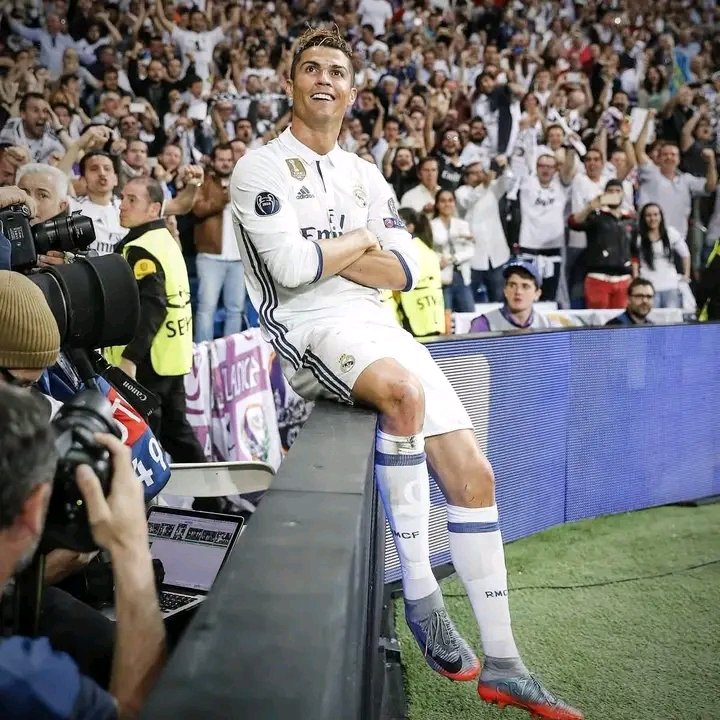 loyalmadrid7's tweet photo. 🚨 Lamine Yamal: "What is aura? Cristiano Ronaldo. 

When you see someone and you go 'wow.' In football that's Cristiano." https://t.co/eK92kiE5DM