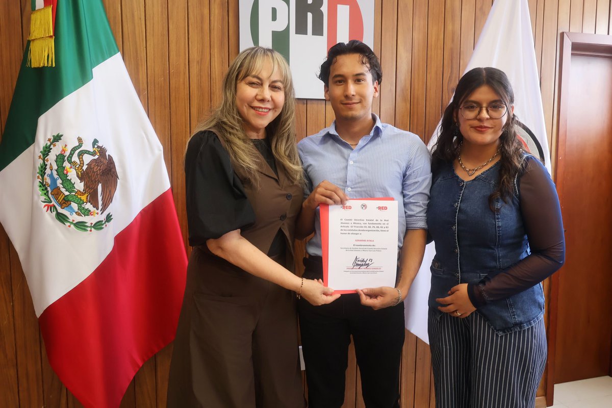 PRI_SLP's tweet photo. ¡La fuerza de la juventud sigue creciendo en el PRI San Luis Potosí! 

Hoy celebramos la incorporación de más jóvenes que, con entusiasmo, compromiso y nuevas ideas, asumen importantes responsabilidades para seguir construyendo un mejor San Luis Potosí. 

Felicitamos con orgullo a quienes han recibido estos nombramientos, convencidos de que su talento y dedicación serán de gran beneficio para SLP. 

¡Sigamos sumando juventud, trabajo y pasión por el futuro! 💚🤍❤️

@PRI_Nacional 
@alitomorenoc 
@sara_rochaslp 

#AmorPorSanLuis