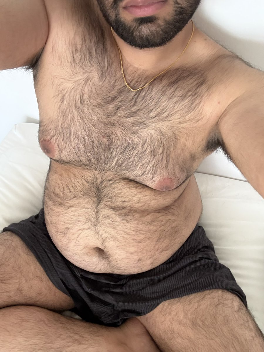 mitorbit10's tweet photo. Free hugs #fatboyfriday #gaybear https://t.co/HSy4NamJ7t