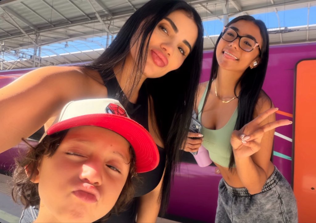 kariconica's tweet photo. mis personales https://t.co/7rs2qEUV5e