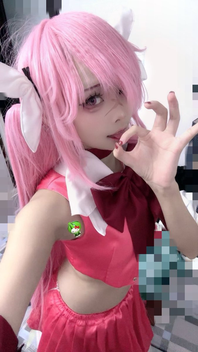 Resenri's tweet photo. tryna act nonchalant irl and this is what i do in secret smh 🏃‍♂️ https://t.co/ykNYWibkMu