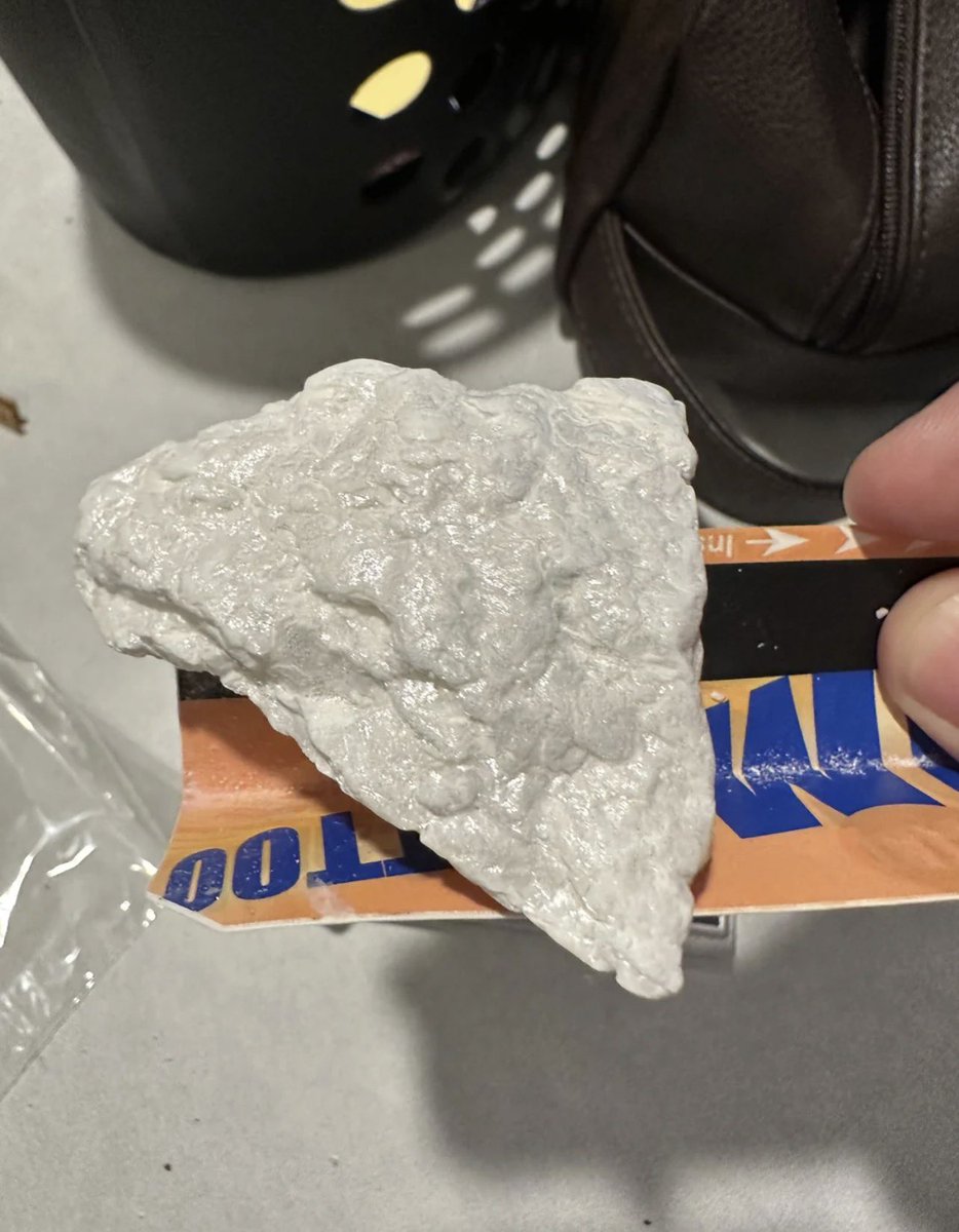 Zackbelushi's tweet photo. Why is coke so addictive ? #drugtwt #coketwt https://t.co/9jzH4abvxV