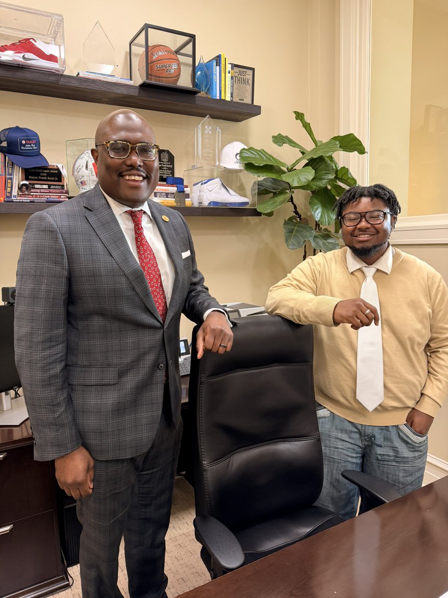 FrankScottJr's tweet photo. I spoke with @PhilanderSmith University student Chance Bradford about leadership, lessons learned, and the impact we’re building in Little Rock for future leaders yet to serve. 2/3 https://t.co/Tabhq5tvN0