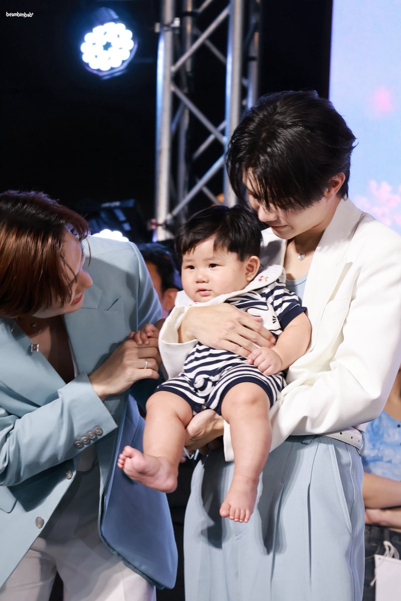 bvtlworld's tweet photo. สิ่งนั้นมากอ่ะ🫠🫠🫠

HONAH LEE X BVTLNGOT
#CelestialEnchantmentOfHONAHLEE 
#HONAHLEExBeverTonliewNgernOat
#bevertonliew https://t.co/1aJCUl8pqY