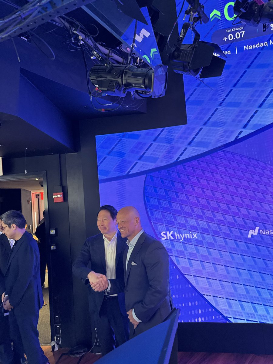 ConnorJKenyon's tweet photo. $SKHYV has taken over the conversations happening within the US capital markets. 

@TheSixFiveMedia &amp; @danielnewmanUV has the pleasure of sitting down w/ SK Group / @SKhynix Chairman Chey Tae-won at the @Nasdaq studio moments after the listing was live. 

Video airing 9/12 9am CT https://t.co/fYKYNoODGI