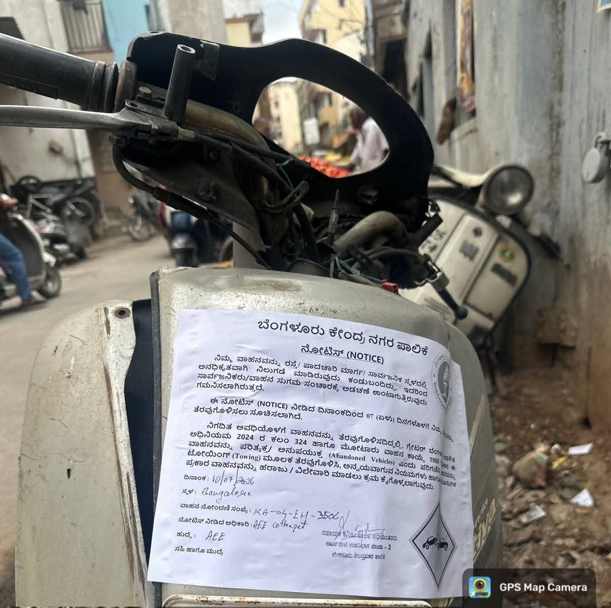 GBA_office's tweet photo. 🚗 Notice Issued to Abandoned Vehicles in Public Spaces

As part of the abandoned vehicle clearance drive, notices have been affixed to ownerless and abandoned vehicles parked in public spaces within the Cottonpet Sub-Division of the Bengaluru Central City Corporation.

If the vehicles are not removed within the time specified in the notice, further action will be taken in accordance with the rules.

#DKShivakumar #Karnataka #Bengaluru #KBG #towing #GreaterBengaluruAuthority