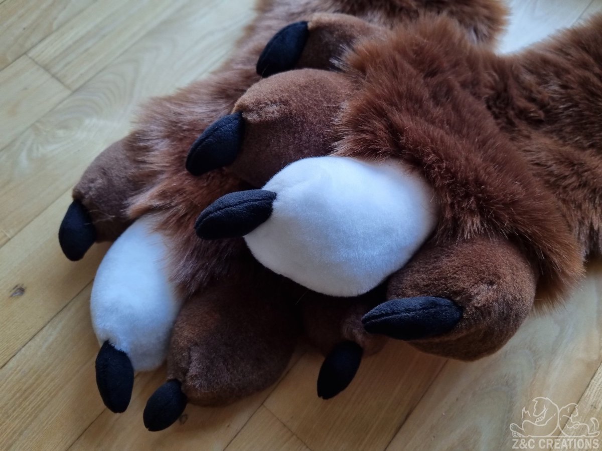 ZCCreations's tweet photo. ๐งต Time to continue with the handpaws. ๐
#ZCCreations #WorkInProgress #FursuitFriday https://t.co/q1ieCxEhK3