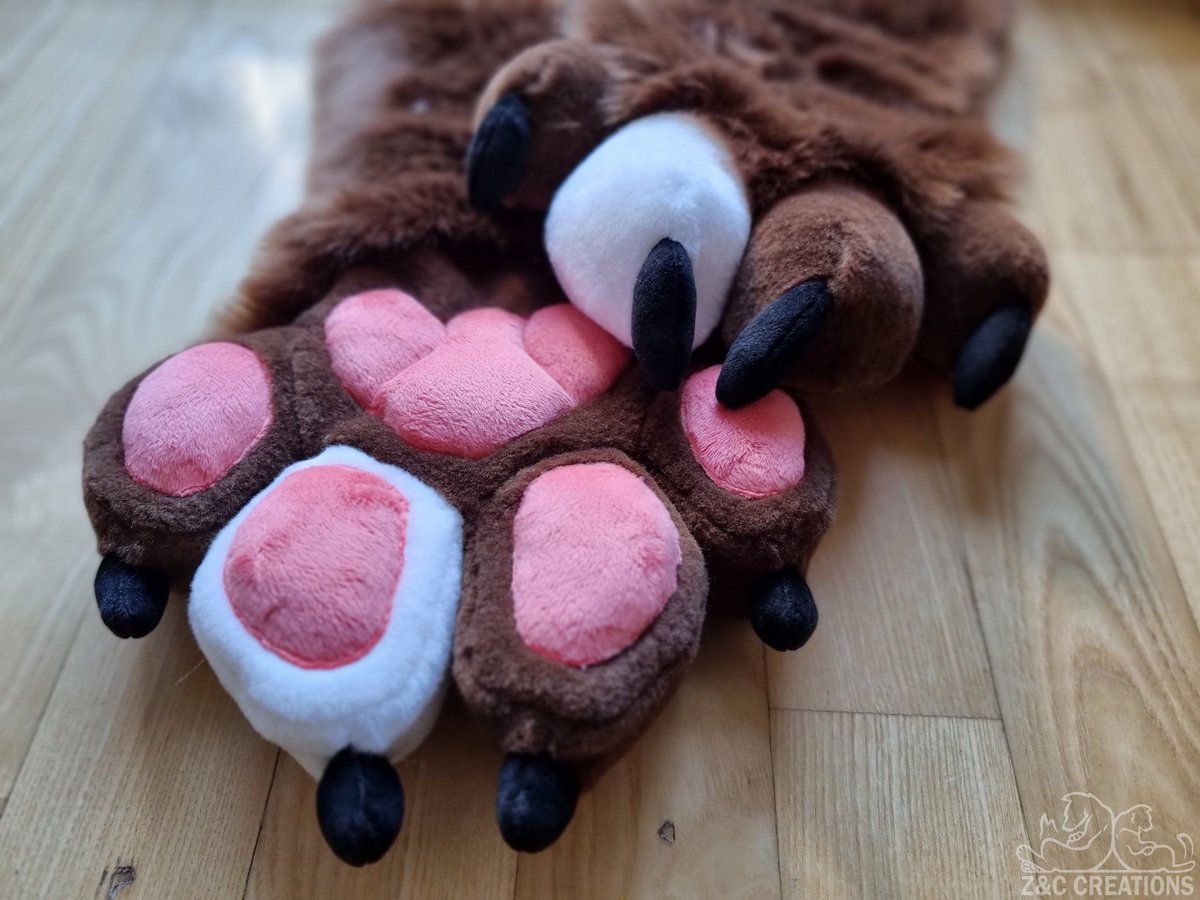 ZCCreations's tweet photo. ๐งต Time to continue with the handpaws. ๐
#ZCCreations #WorkInProgress #FursuitFriday https://t.co/q1ieCxEhK3