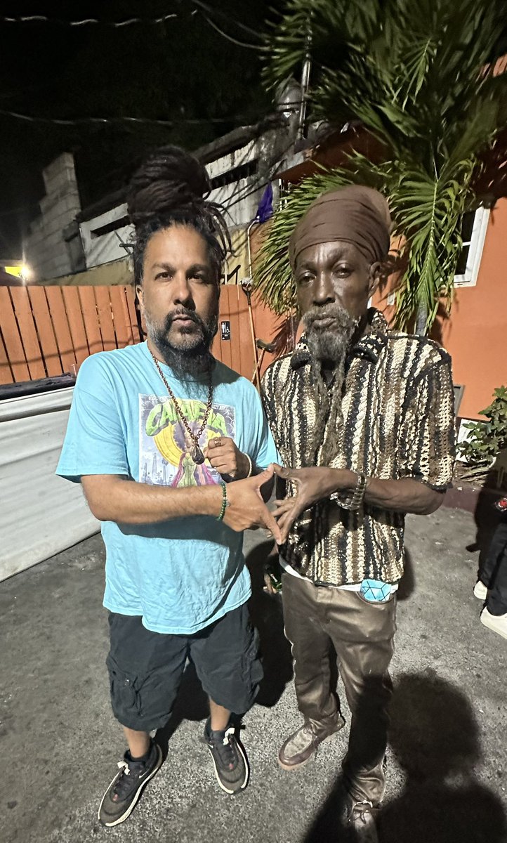 RasCeylon's tweet photo. Linked Fadda Reid ina Kingston Town..we had a deep reasoning bout our bredrin POWER & mo #WuTang connexβπΎπ©Έ https://t.co/hfntF6XsGV