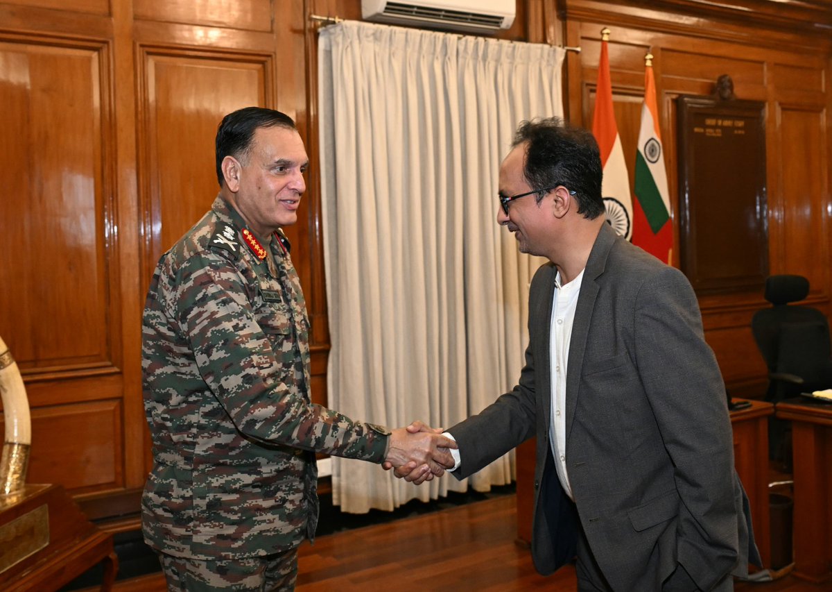 Panther7112's tweet photo. Chargé d'Affaires-designate of India to Pakistan called on COAS General Dhiraj Seth . 

You know you're right but just can't prove it 🌚 https://t.co/TqAbSqxzGI