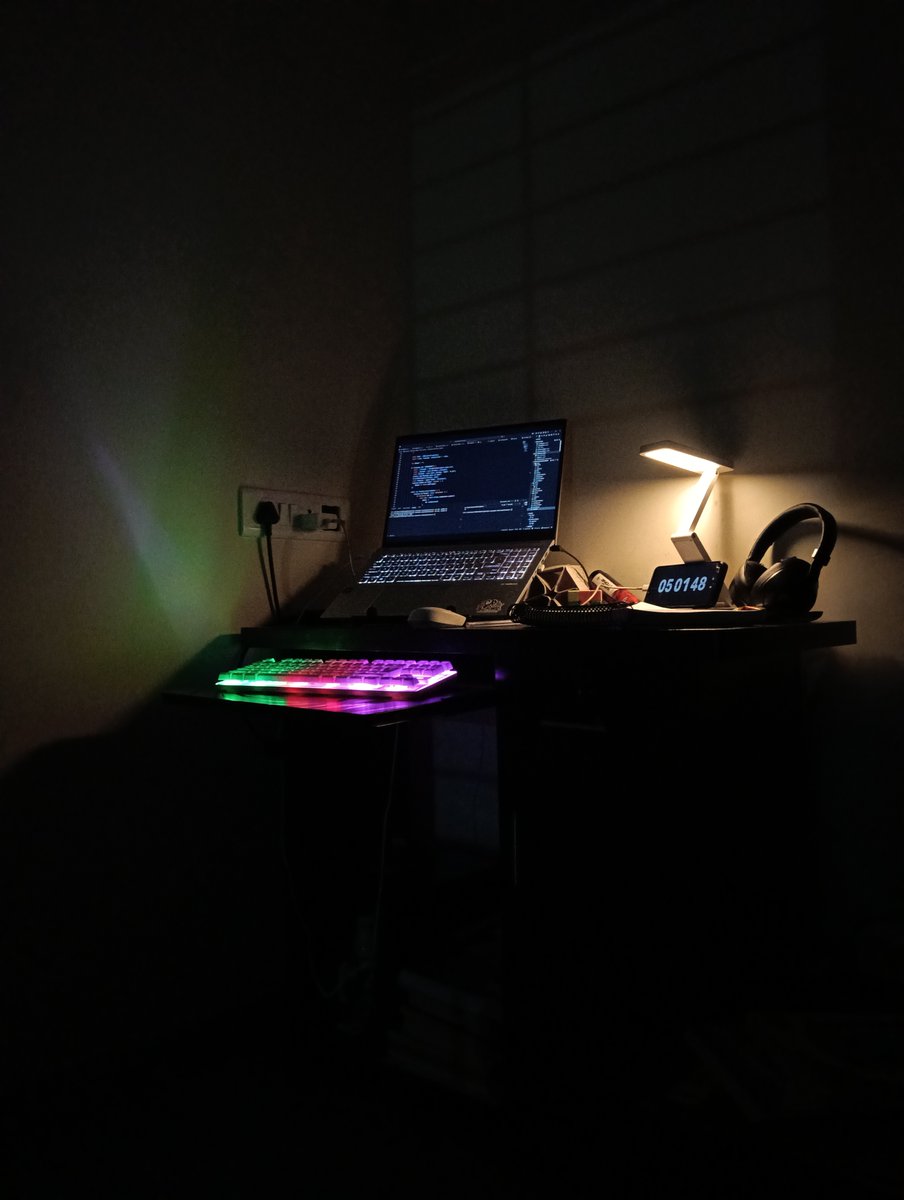 _hrxit's tweet photo. Rate my setup ... https://t.co/ky3oZKlaBA