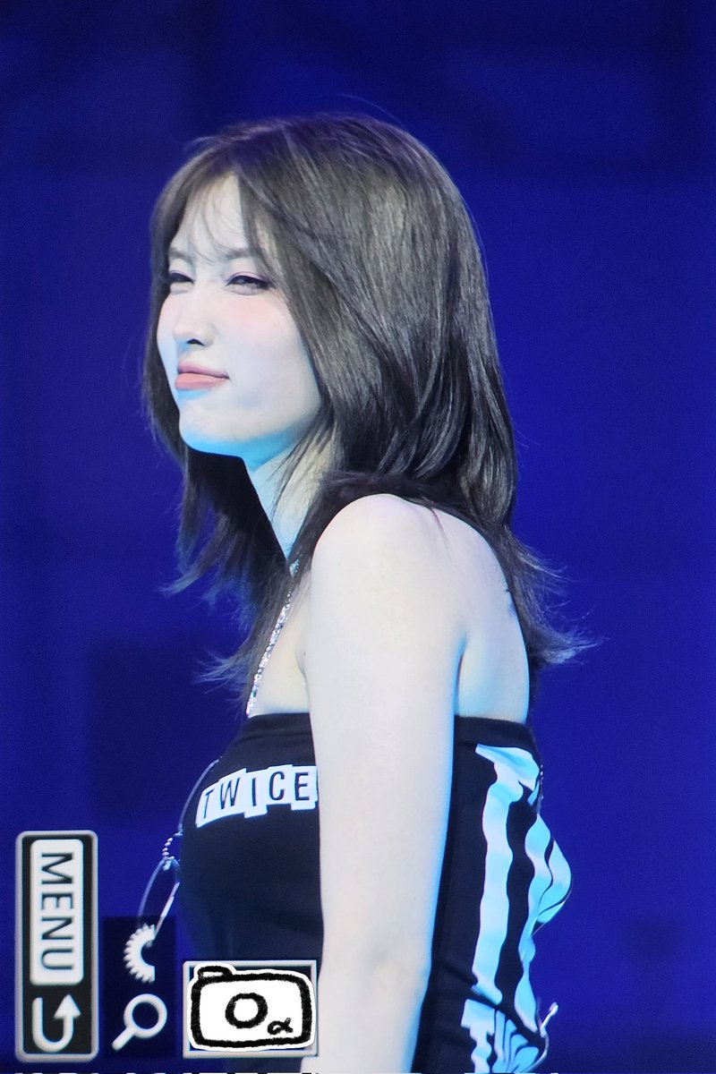 fishcmr's tweet photo. 260710 THIS IS FOR in SEOUL Day1

😗😗

#TWICE #MOMO
#트와이스 #모모 #モモ https://t.co/H7LWR7PgcG