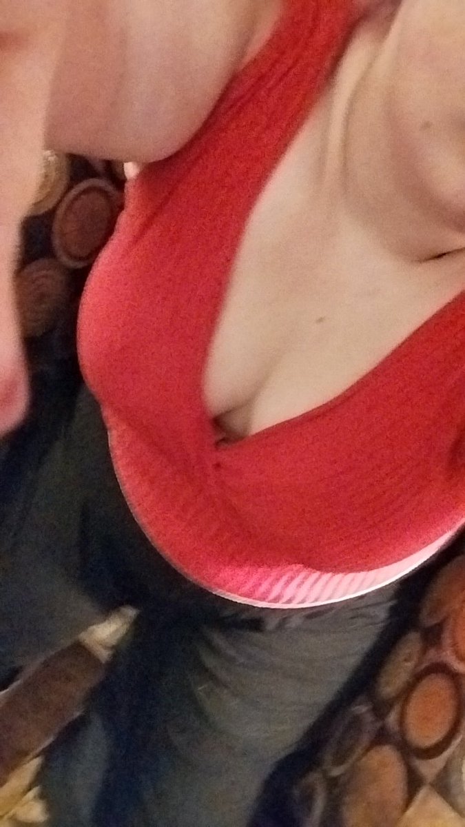 breederfoxx's tweet photo. 'fit for today, this little fox is so lonely, won't you come leave some kisses on her neck?~ :(

#nsfwtwt #cleavage #naturaltits #chubbygirl #foxgirl #redbodysuit #bigtits #chunky https://t.co/ko2NL0m1LT