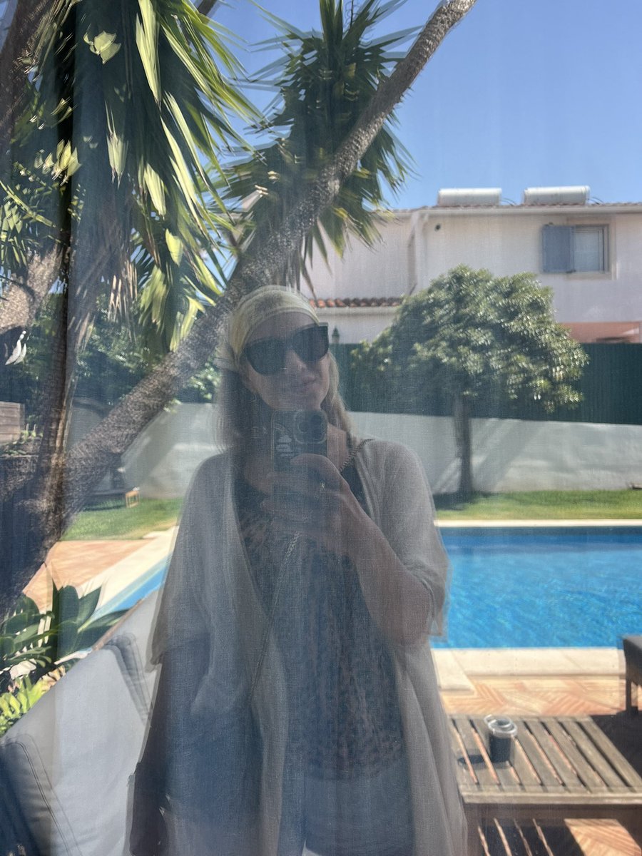 lovenergy_'s tweet photo. Happy Friday! Change the environment = change your energy 🙌🏽☀️ 
Excited for my new home for the next 7 days 
#createyourreality #wellbeing https://t.co/BdbHlONLQY