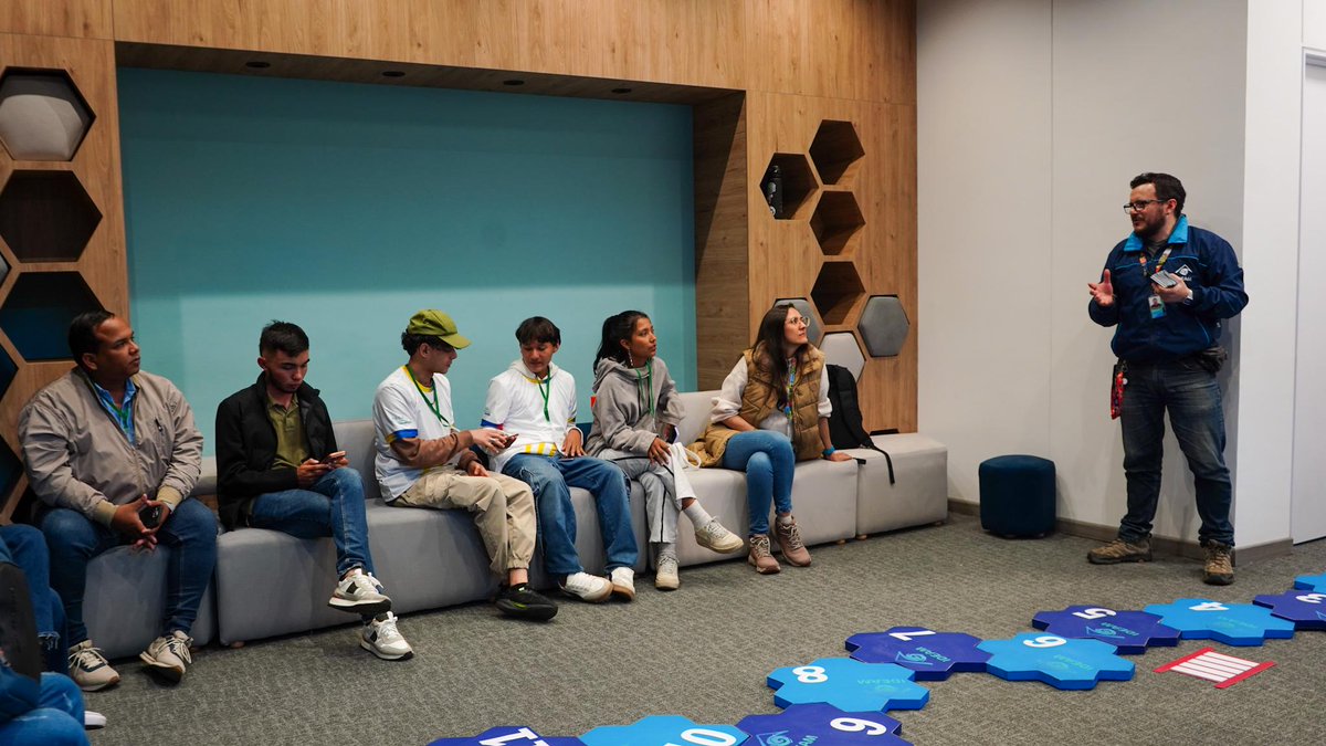 MinAmbienteCo's tweet photo. Transparencia, participación, acceso a la información e intercambio de conocimiento entre territorios, legado del sector Ambiente en el gobierno del cambio a la hora de rendir cuentas.

Este innovador espacio de #AmbienteRindeCuentas este año cuenta con la participación de 31 ciudadanos de todo el país, quienes llegaron a Bogotá con el compromiso de representar sus territorios y conocer la gestión ambiental de gobierno nacional para 2025-2026.

Con el acompañamiento de @Ambientebogota en un recorrido por el humedal Santa María del Lago; y el @IDEAMColombia a sus instalaciones inició por cuarto año consecutivo el proceso de Rendición de Cuentas Participativa del sector ambiente.