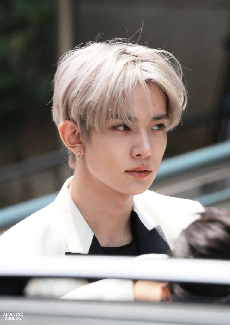 ddoseung9's tweet photo. 실물 체감// https://t.co/kgS5wiIJsR