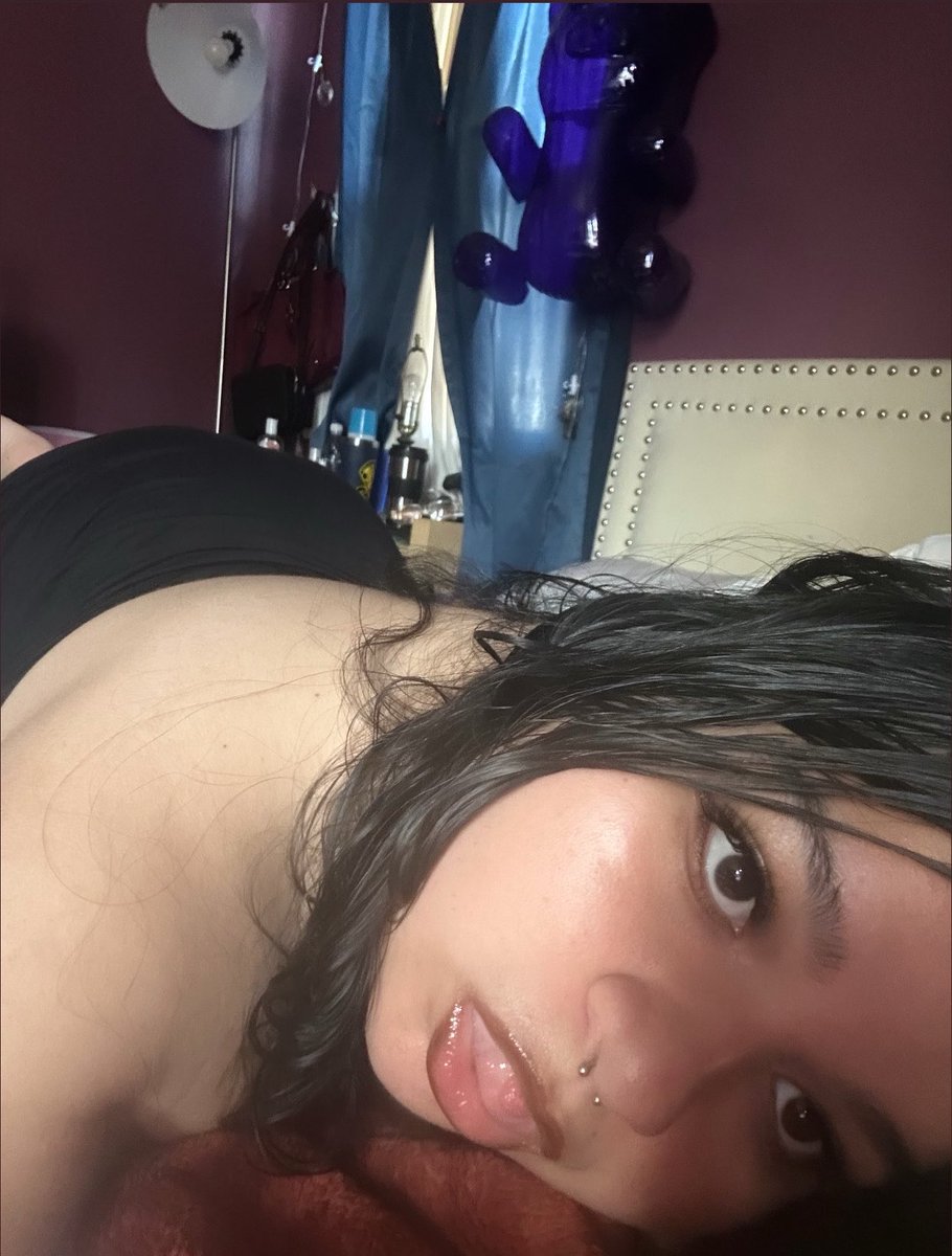 dizzeevie's tweet photo. idk about this one guys #mightdelete https://t.co/4kGW6gcyBF