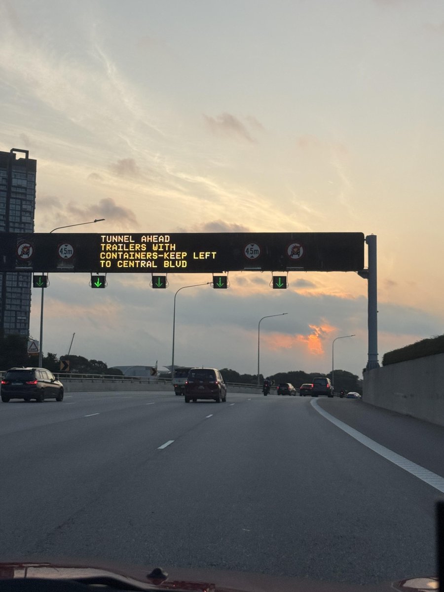 silkkvvein's tweet photo. On the road. https://t.co/YfvLP402LV