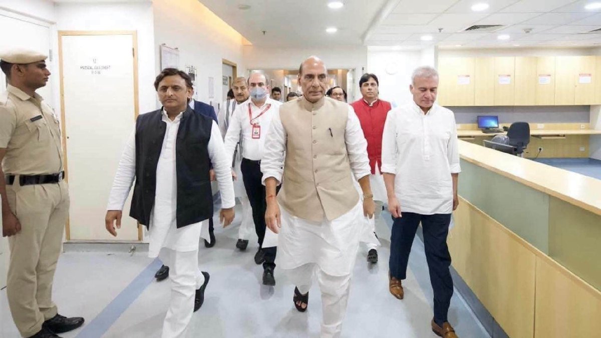 AimimShams's tweet photo. 2027 के माहौल बदलने वाला है एक मुलाकात केंद्रीय मंत्री राजनाथ सिंह जी के साथ .मुसलमानो अब भी संभल जाव यह लोग आपके सिर्फ वोट चाहते  है नही तो यही लोग सबसे पहले BJP के साथ मिलेंगे  @aimim_national पार्टी जिन्दाबाद 
@asadowaisi  साहब जिन्दाबाद https://t.co/t5kqgaX2Nv