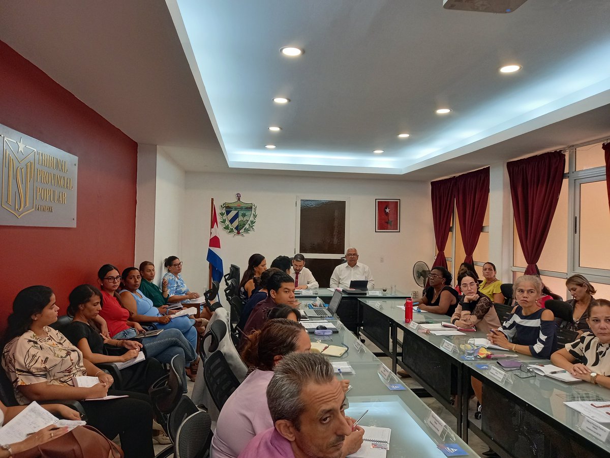 Oscar_CubaTSP's tweet photo. Participamos en sesión del Consejo  de Gobierno de @habana_tpp con la participación de los Presidentes de Tribunales municipales. Los resultados de la actividad judicial en el primer semestre son positivos. Con unidad: Si se puede. #MiMoncadaEsLaPatria 
@DiazCanelB @Yojaniers 🇨🇺 https://t.co/ft8AUrZmre